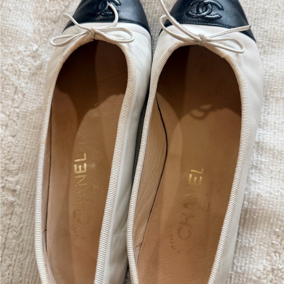 Chanel Women's White and Black Ballet Flats - Picture 3 of 7